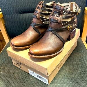 Freebird beautiful like new ladies sizer 9 Stair shoe/boots brown distressed